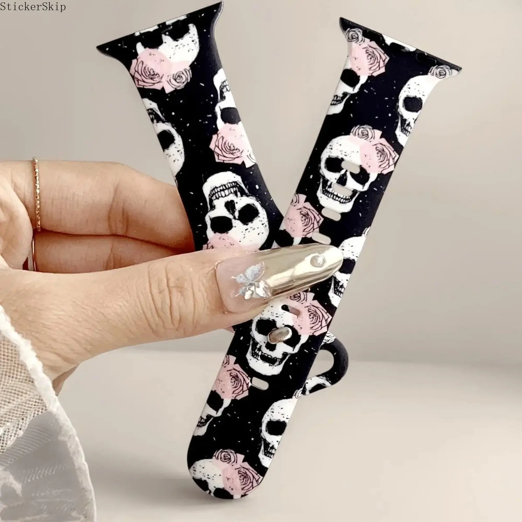 2026 Halloween Zombie & Skull Print Silicone Apple Watch Band, Cool Spooky Horror Pattern Wrist Strap, Fits 38/40/41/42/44/45/46/49mm, Compatible with Series 10 & All Apple Watch, Halloween Wearable Accessory