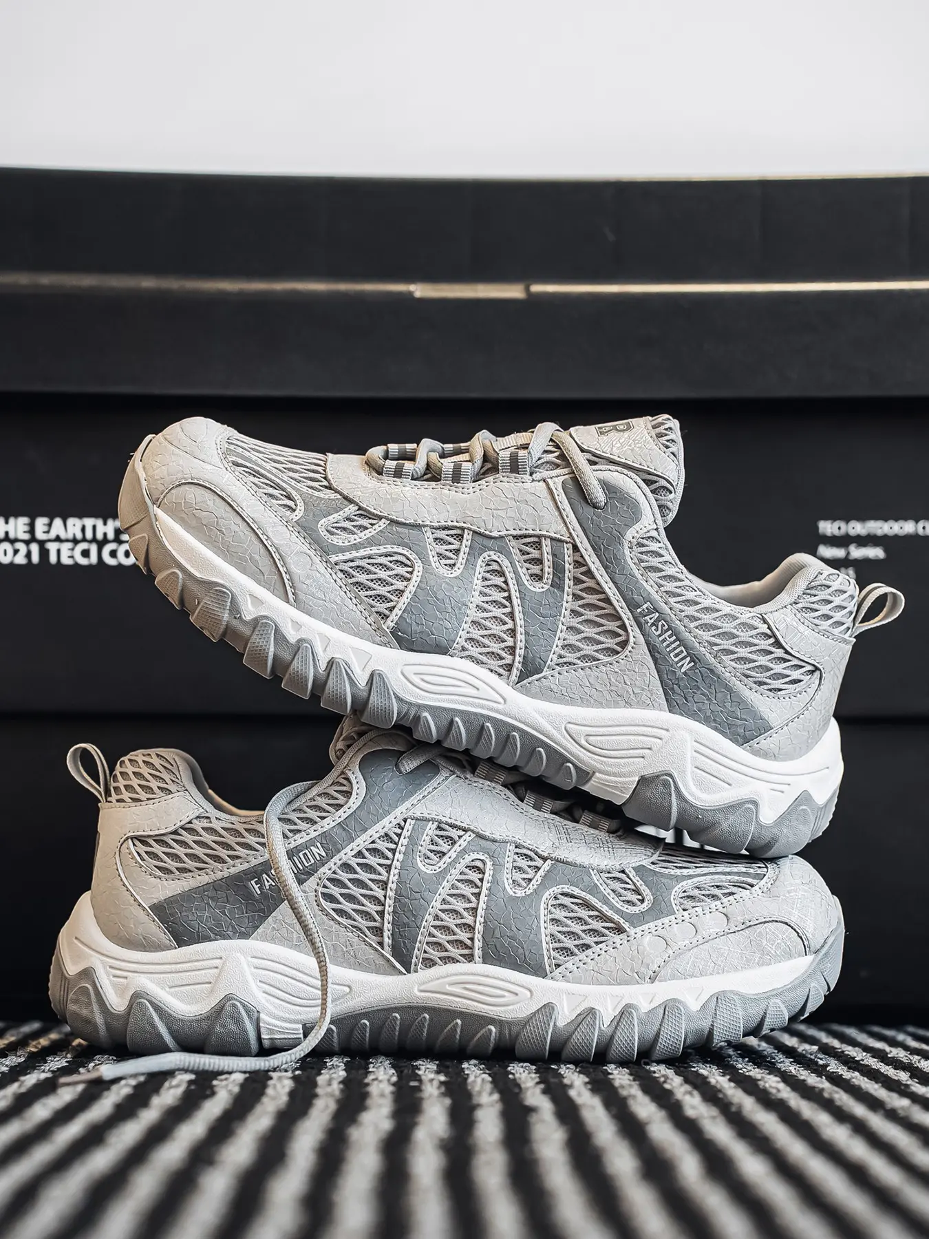 2026 New Mesh Outdoor Casual Shoes, Unisex Breathable Hiking Shoes, Anti-Slip Durable Climbing Shoes, Retro Trendy Sports Shoes