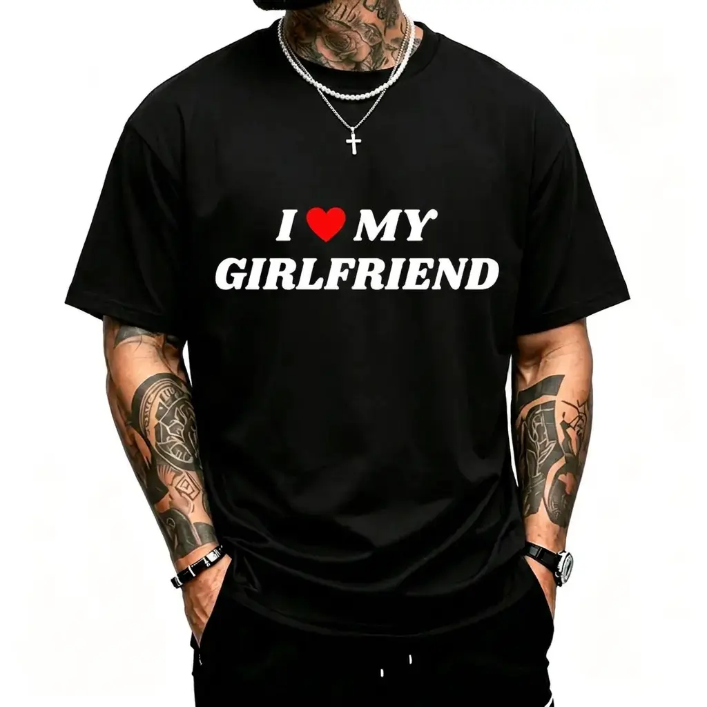 Women's "I Love My Girlfriend" Slogan T-Shirt, Short-Sleeve Cotton Crewneck Top with Heart Symbol, Romantic Relationship Message Fashion Apparel, Valentine's Day Gift Unisex Retro Casual Outfit