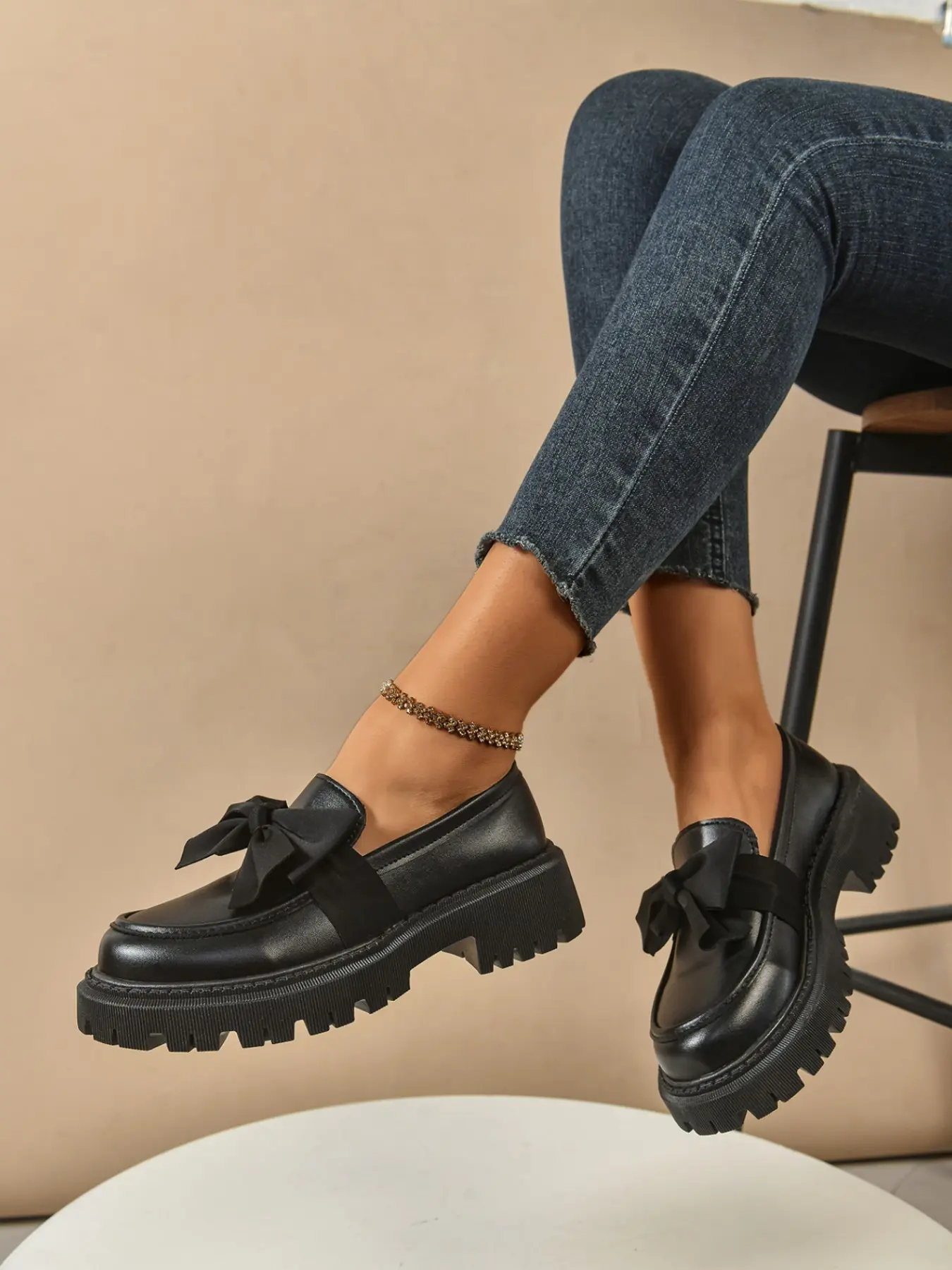 2026 Women's Bow Thick Sole Loafers, Round Toe Chunky Bottom Slip-On Casual Shoes, Anti-Slip PU Leather Daily Office Commuting Shoes