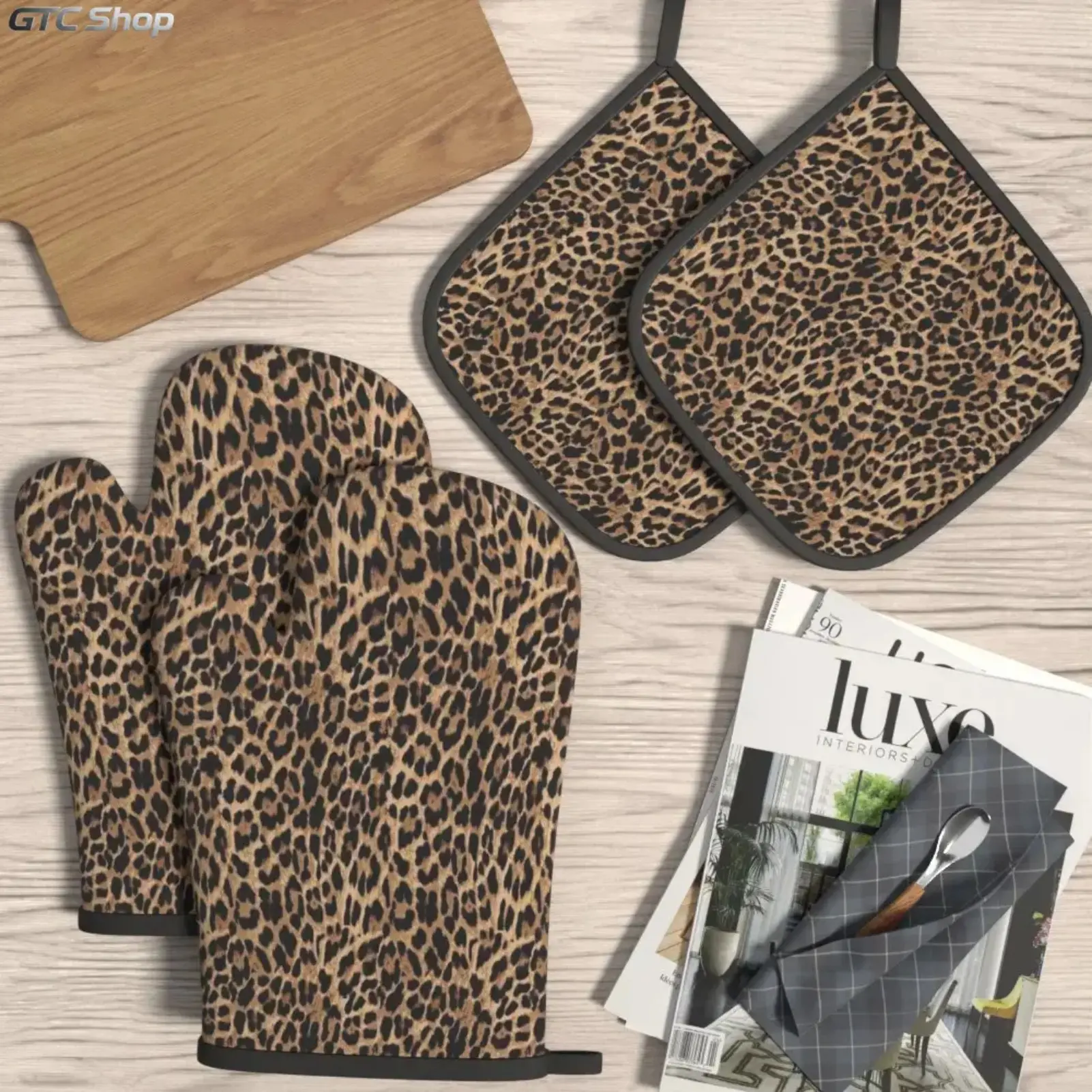 Leopard Print 4-Piece Insulated Heat-Resistant Oven Mitts & Potholders Set, Camping Hiking Kitchen Accessory for Cooking, Grilling, Ideal Gift for Outdoor Enthusiasts