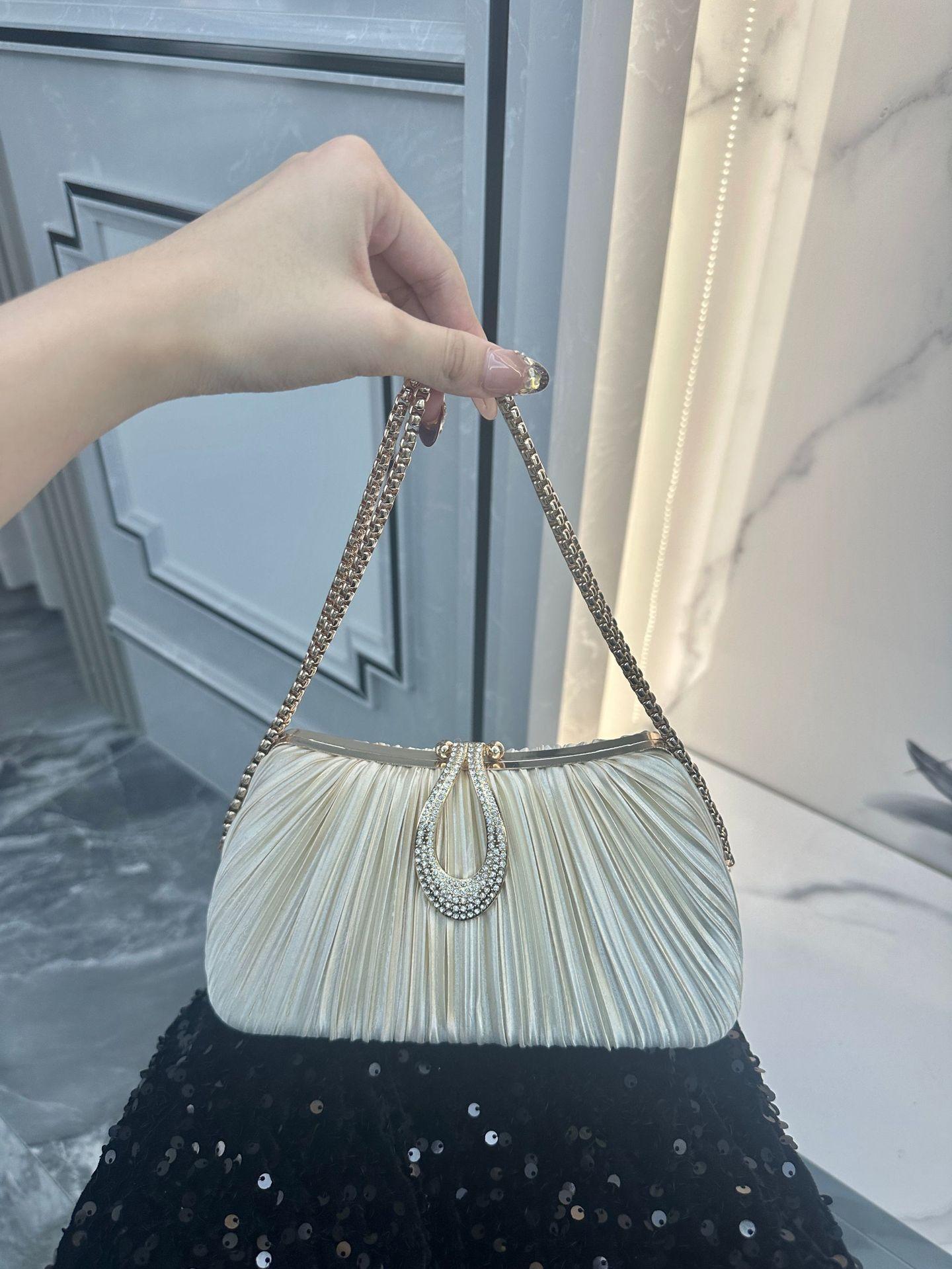 Pleated Solid Color Elegant Cheongsam Matching Evening Clutch Top Handle Bag for Wedding Banquet Party Prom Formal Events Fashion Versatile Luxury Bridal Purse with Timeless Style Sophisticated Design