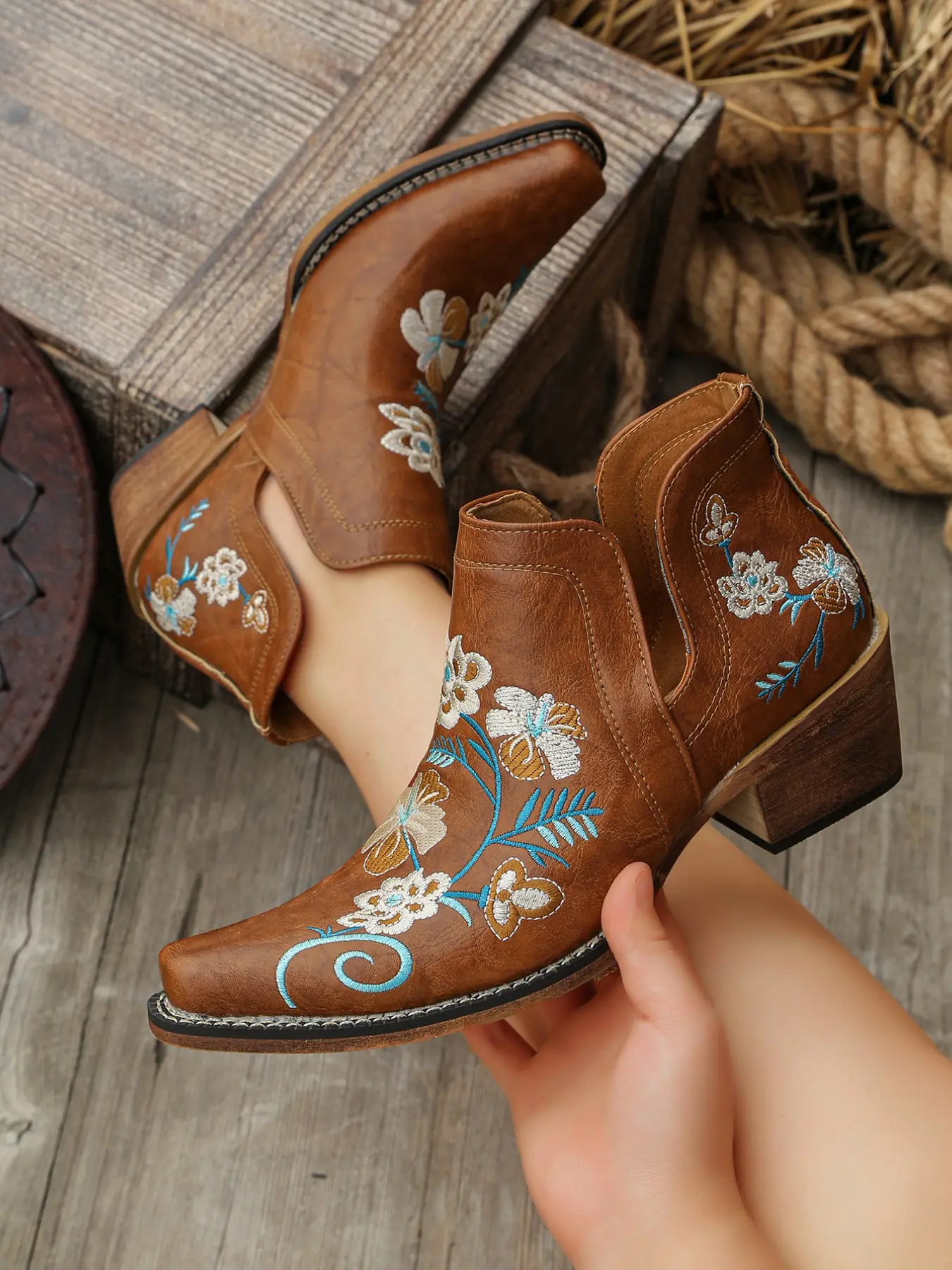 Women's Floral Embroidered Western Ankle Boots, Pointed Toe Thick Heel, Ethnic Style Large Size Bare Boots, Vintage Photo-Friendly Short Boots