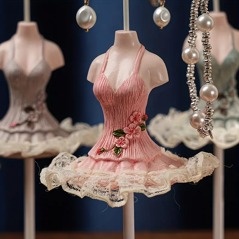 Princess-style mannequin jewelry stand for organizing earrings, rings, bracelets, necklaces, watches, and keys—an ideal gift.
