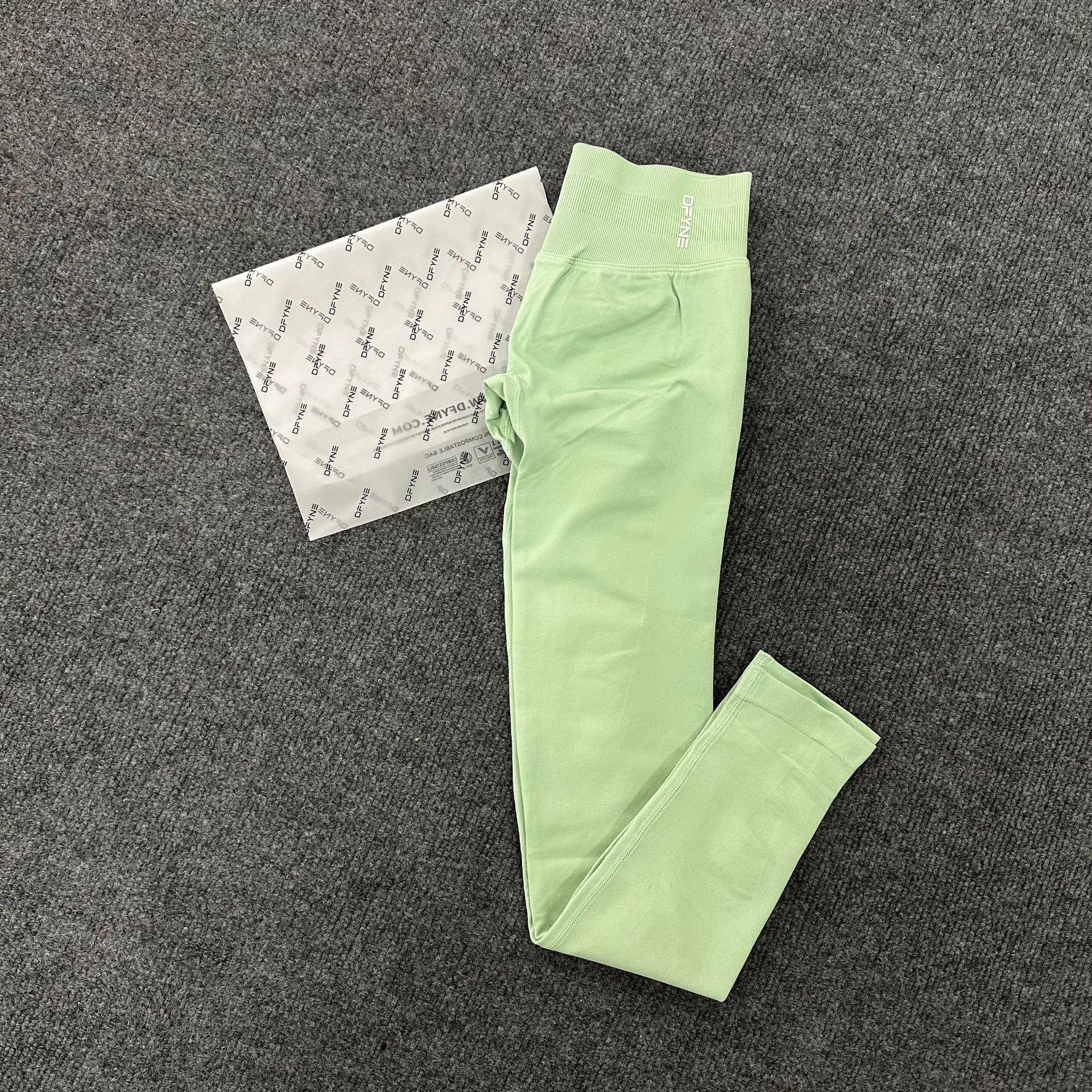 DFYNE's best-selling high-waisted, hip-lifting yoga pants, quick-drying running and training leggings, and bare-skin feel sports leggings are essential for spring and summer.