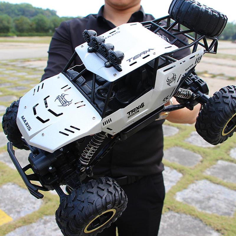 Oversized four-wheel drive alloy remote control car off-road vehicle climbing monster truck high-speed racing boy charging toy car