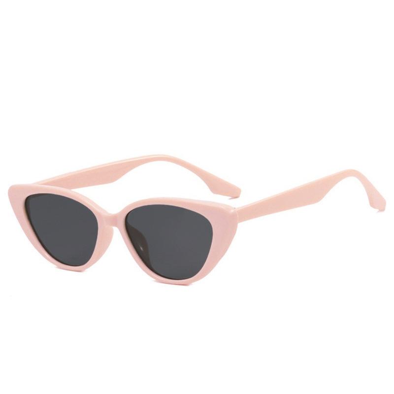 Retro triangular cat eye small face sunglasses women's high-end ins black small frame sunscreen shape photo sunglasses