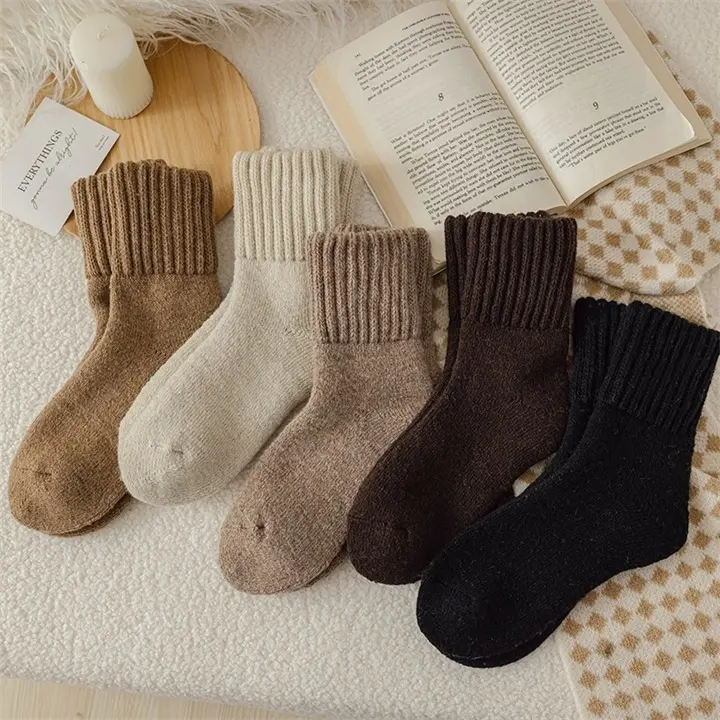 5 Pairs Women’s Cozy Ribbed Crew Socks, Soft Warm Winter Socks, Thick Knit Casual Socks, Comfy Cotton Blend Socks for Boots, Sneakers, Home Lounge Wear, Fall Winter Essentials