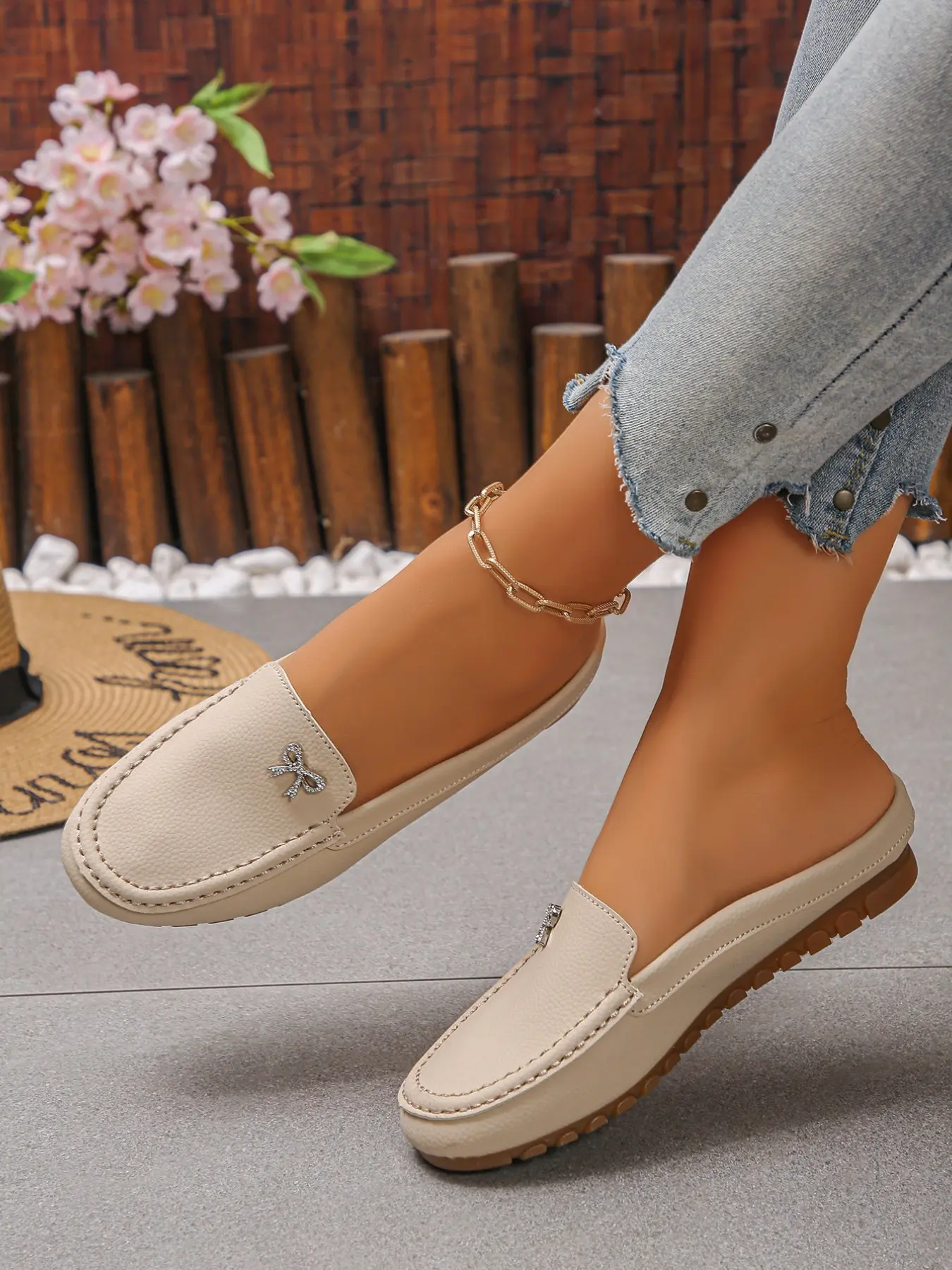 Women's Backless Loafer Mules, Slip On Closed Toe Slide Flats with Rhinestone Bow Decor, Casual Low Flat Sole House Outdoor Walking Shoes, Fashion Ladies Comfort Slip On Moccasin Slippers for Daily Work Shopping