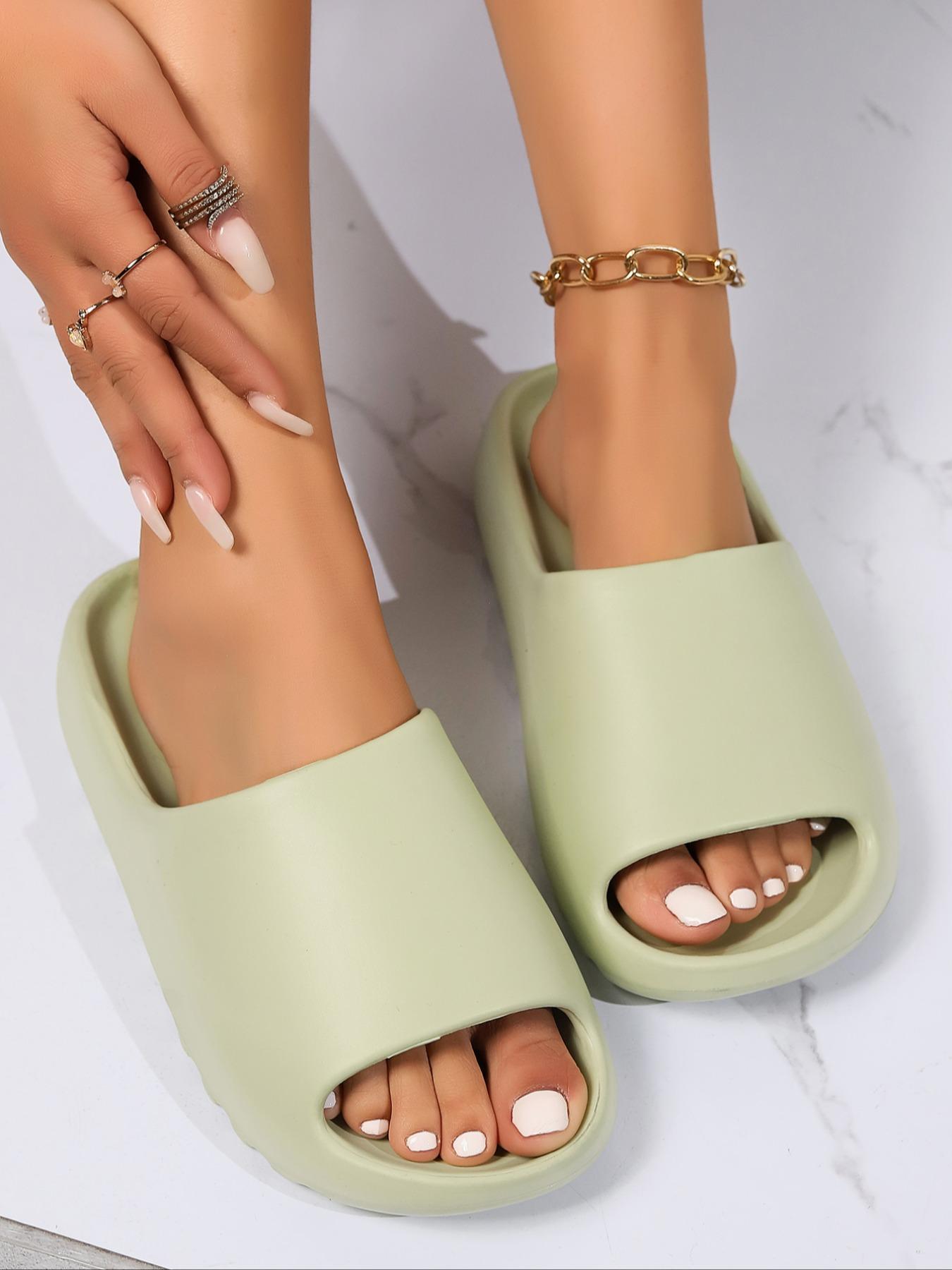 Unisex Non-Slip Bathroom Slippers, Lightweight Non Slip, Soft Cloud-Like Shoes for Men & Women, Comfortable Indoor Footwear for Home Use