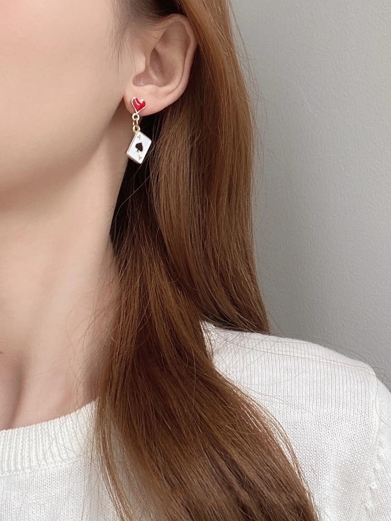 A pair of stylish and elegant playing card earrings, suitable for daily wear, vacation dates, and other occasions, and also a surprising and exquisite small gift.