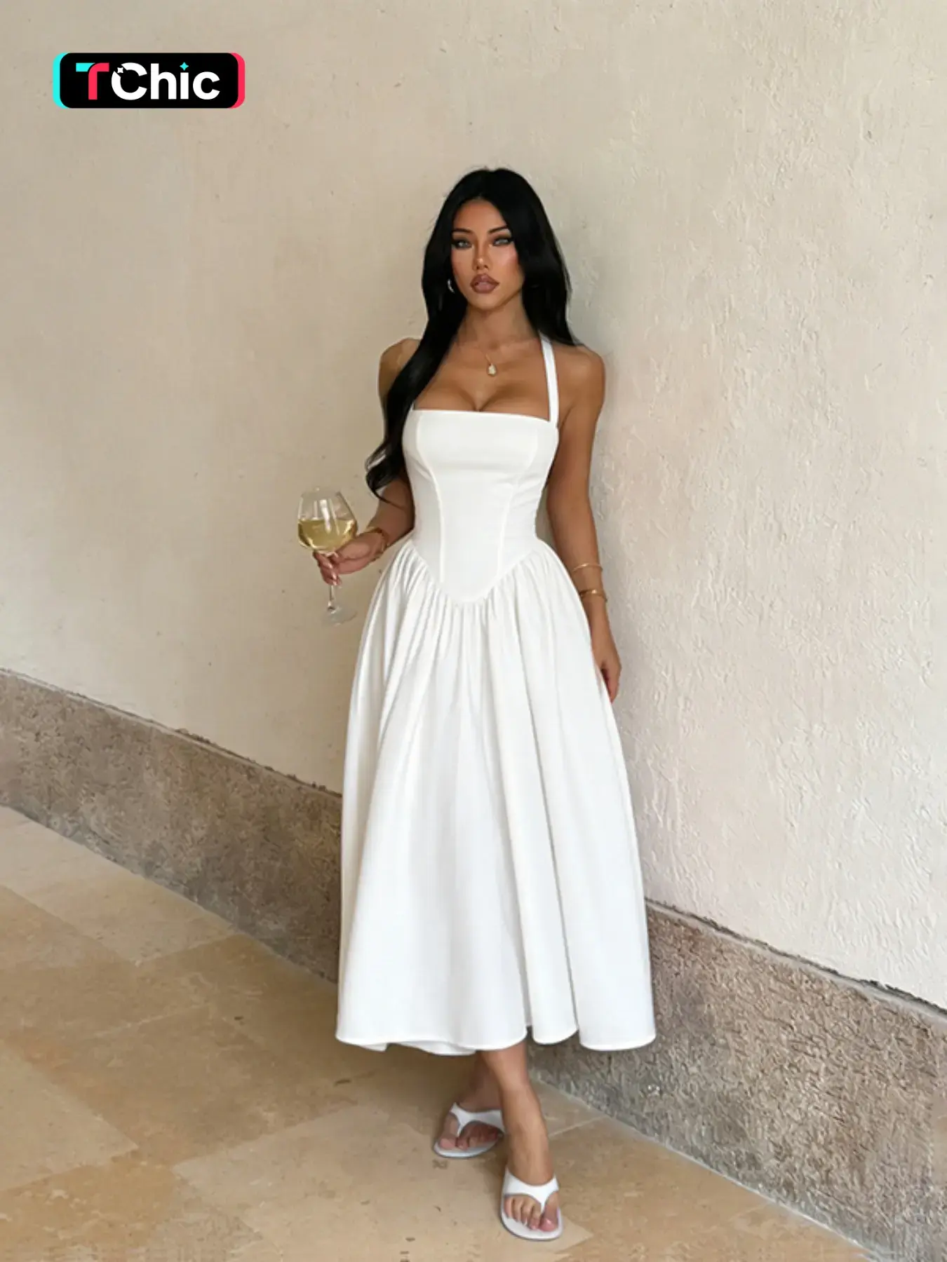 Elegant Halter Neck Sleeveless A-Line Dress, Waist Cinching Design, Formal Wear, Perfect for Special Occasions, Stylish and Comfortable Fit, Ideal for Parties and Events