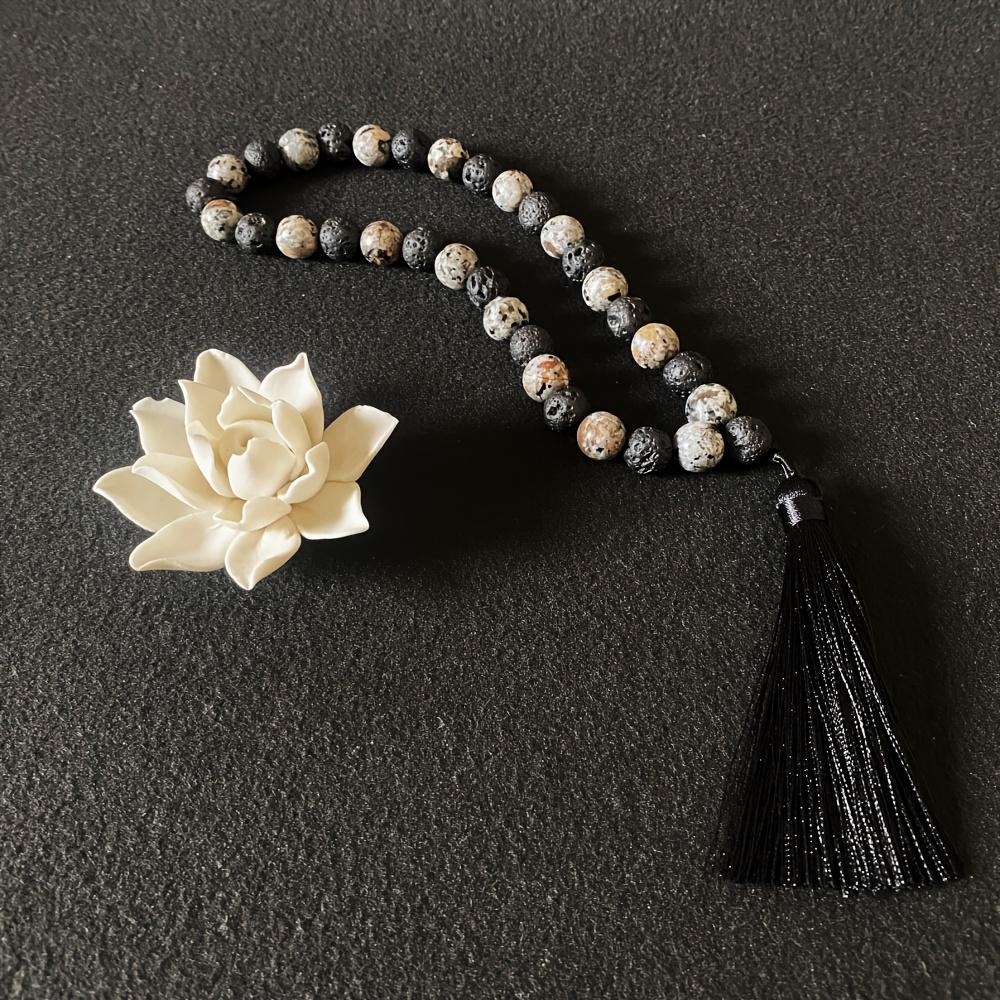 Handcrafted Bracelet Featuring 33 Beads Made of 10Mm Black Agate And Tiger'S Eye, Designed for Islamic Prayer And Pilgrimage. This Natural Stone Misbahah Serves As a Beautiful Accessory for Both Men And Women