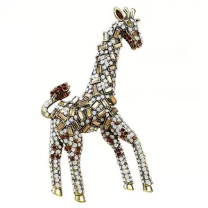 New Creative Rhinestones Inlaid with Small Deer Pins, Golden Giraffe Animal Buttons, Women's Clothing Accessories