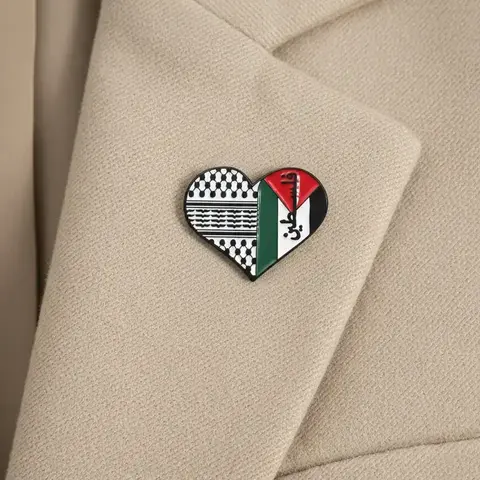 Ribbon & Heart Shaped Brooch, 2 Counts Fashion Alloy Badge for Daily Clothing Decor, Trendy All-match & Exquisite Brooch for Birthday Gift, Fashion Accessory, Drop Set Pins, Brooch Pin Clip, Love
