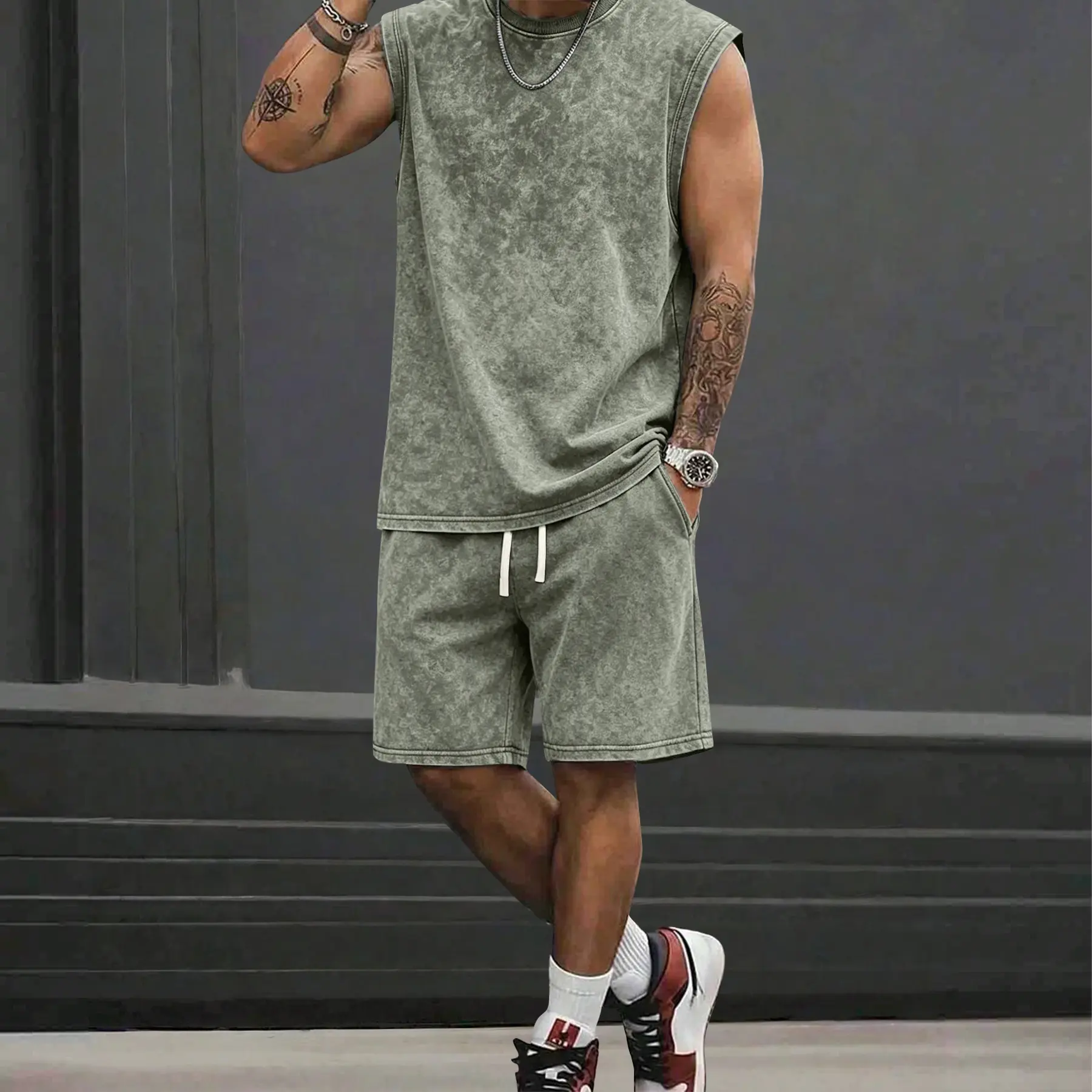 Men’s fashion cotton distressed wash short-sleeve tank top and shorts set. Available in multiple colors. American street Y2K style with snowflake pattern and Chicago letter print design. Comfortable, breathable, lightweight fabric—ideal for surfing and ba