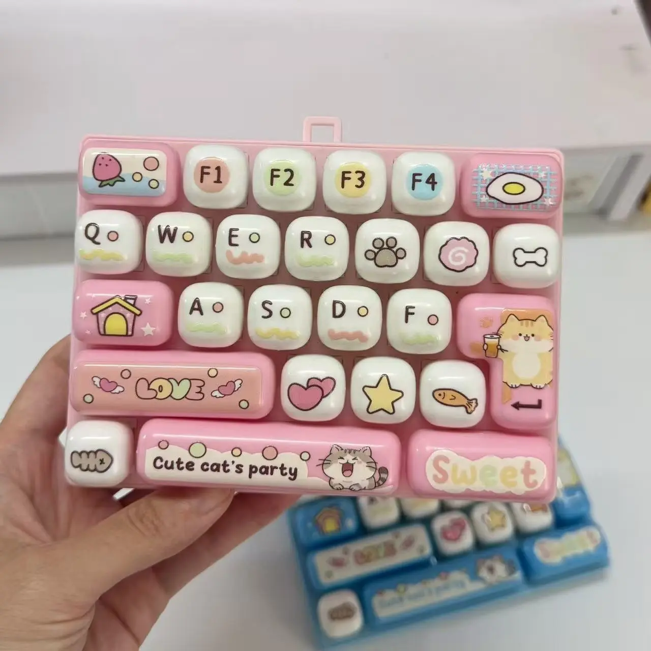Cute 26-Key Stress Relief Keyboard, Creative Mechanical Healing Fish Toy, Keychain Pendant, Small Gift Ornament, Perfect Friend Gift
