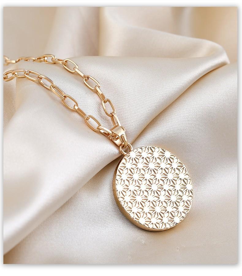 Korean Style Sweater Chain, New Fashion Cross-Border Long Design for Autumn and Winter, Elegant and Versatile Clothing Accessory for Women