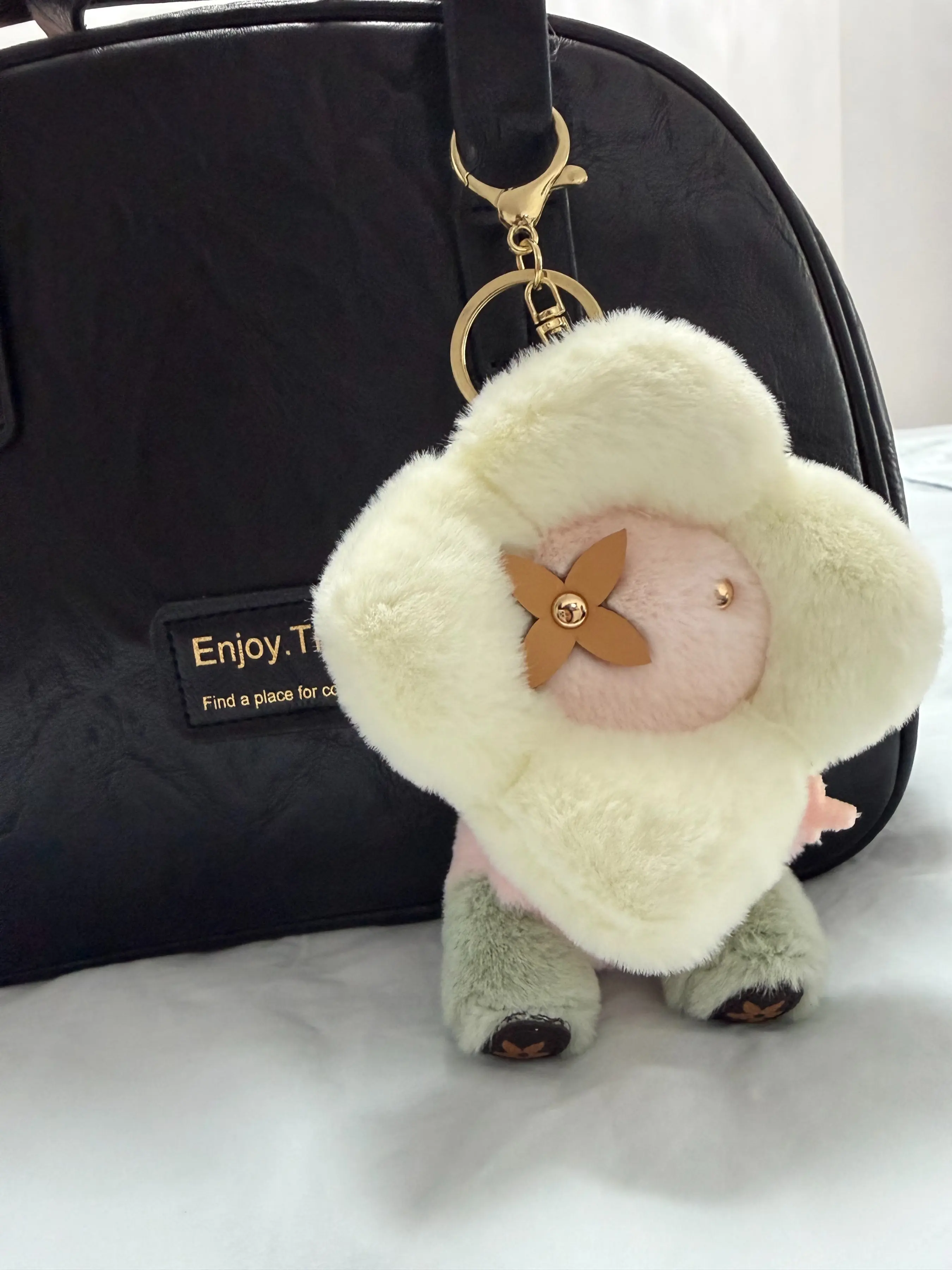 Aesthetic Flower Plush Fluffy Keychain | Cute Cartoon Bag Charm & Y2K Backpack Pendant Aesthetic Flower Plush Fluffy Keychain | Cute Cartoon Bag Charm & Y2K Backpack Pendant