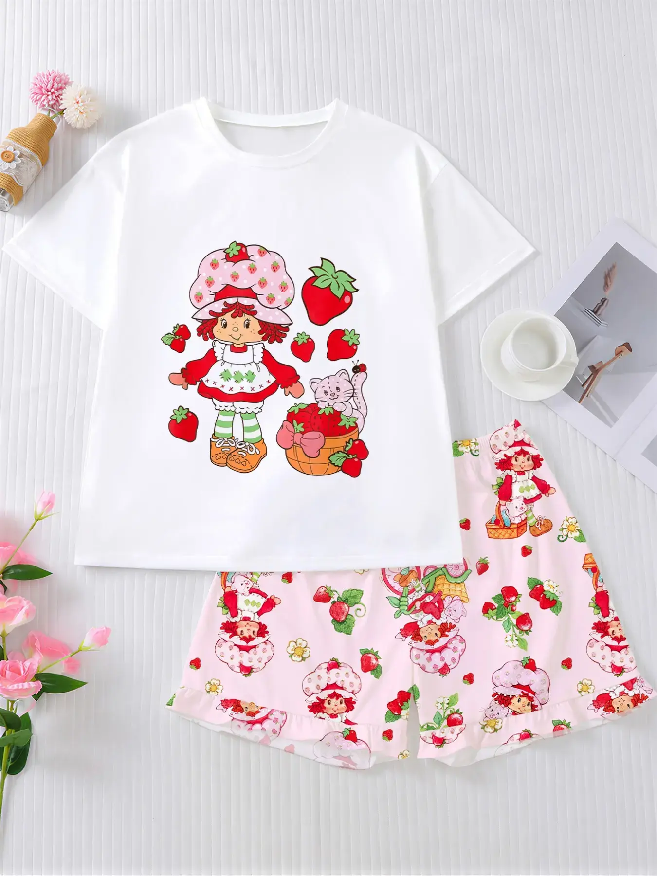 Women's 2-Piece Strawberry Print Pajama Set, Short Sleeve Round Neck Soft Top and Elastic Waist Shorts, Comfortable Home Wear