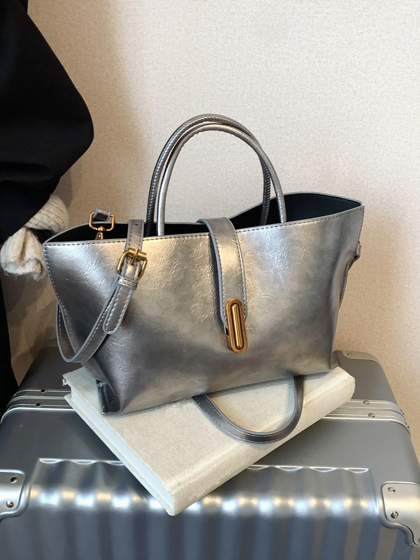 Women's Minimalist Temperament Solid Color Tote Bag, PU Tote Satchel, Fashionable Large Capacity Casual Crossbody Bags for Daily Life, Casual Trendy Versatile Elegant Commuter Bag, Fashionable Shoulder Bag, Everyday Shoulder Bag