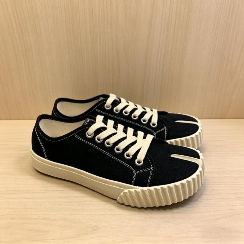 Summer Vibes!Trendy Split-Toe Canvas Sneakers for Men & Women| Perfect for Spring & Summer Holiday Travel| Comfortable & Stylish Casual Shoes| Limited Edition Spring & Summer Travel shoes Vacation style Comfortable sneakers Limited edition sneakers