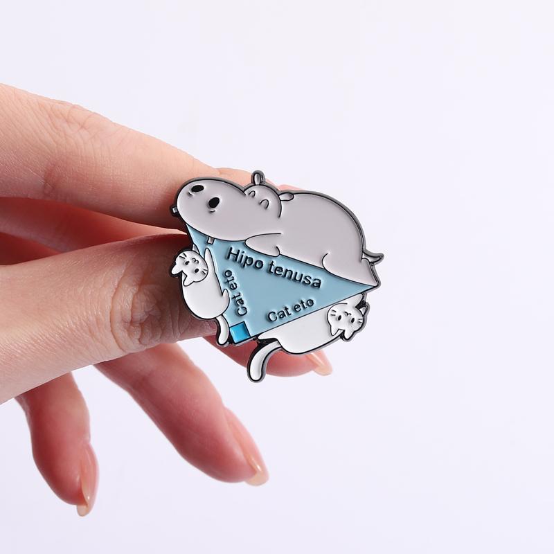 Spanish Animal Triangle Edge Pun Enamel Pins Cartoon Hipo tenusa Cat eto Brooches Bag Lapel Badge Jewelry Students Teachers Gift