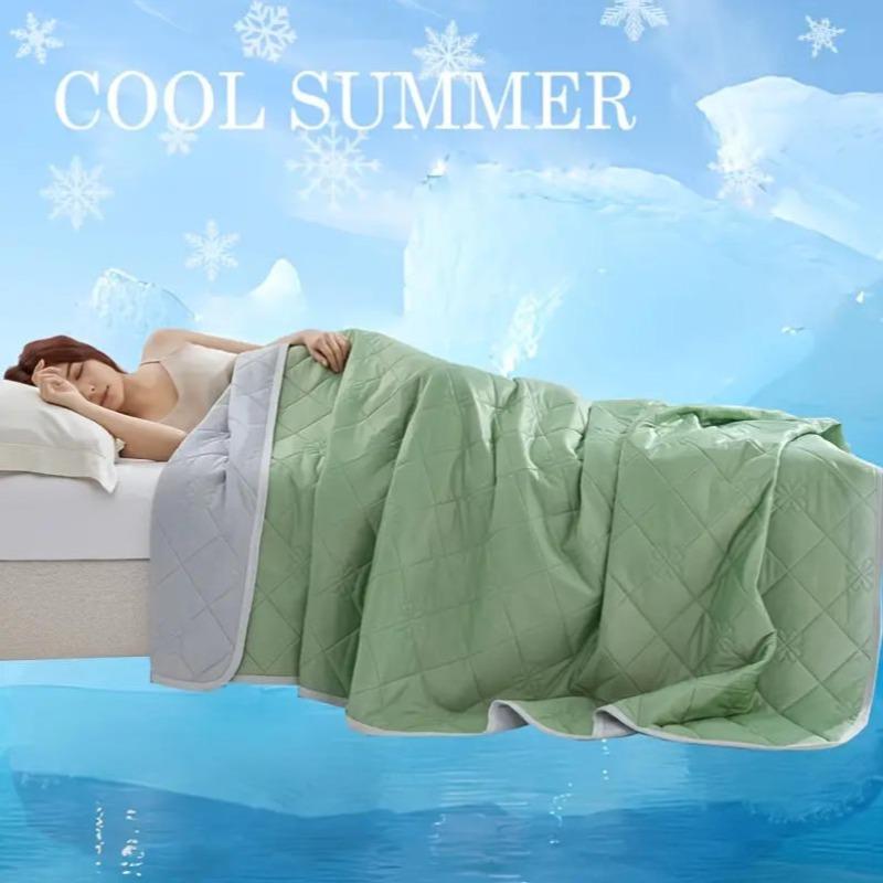 Summer Cooling Blanket, Soft and Comfortable Thin Fabric Summer Blankets, Moisture-Wicking and Breathable, Skin Friendly Blanket, Lightweight Quilt for Bedroom and Guest Room