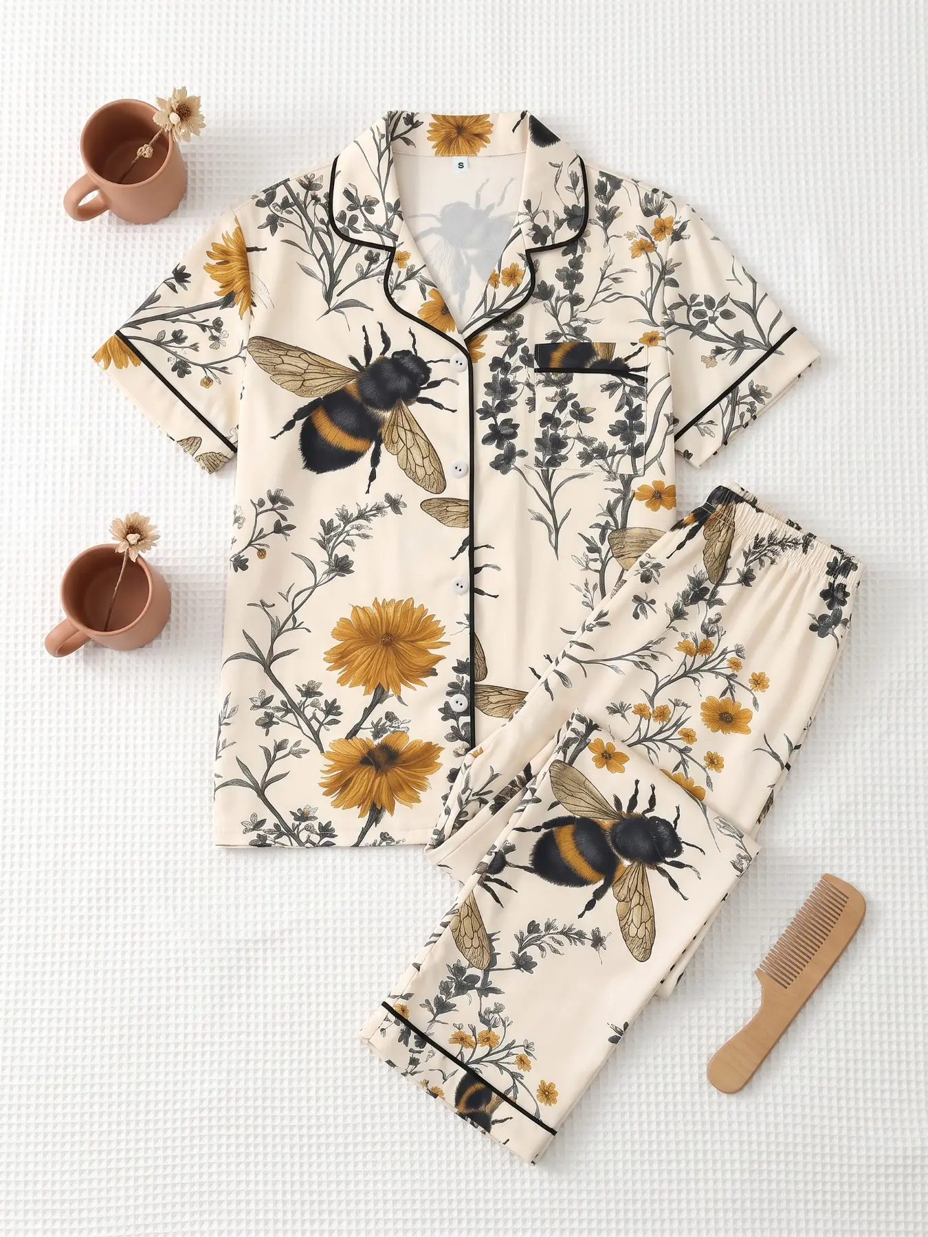 Women's 2-Piece Pajama Set, Short Sleeve Button-Up Shirt and Pants, Casual Home Wear, Bee Daisy Print, All Seasons