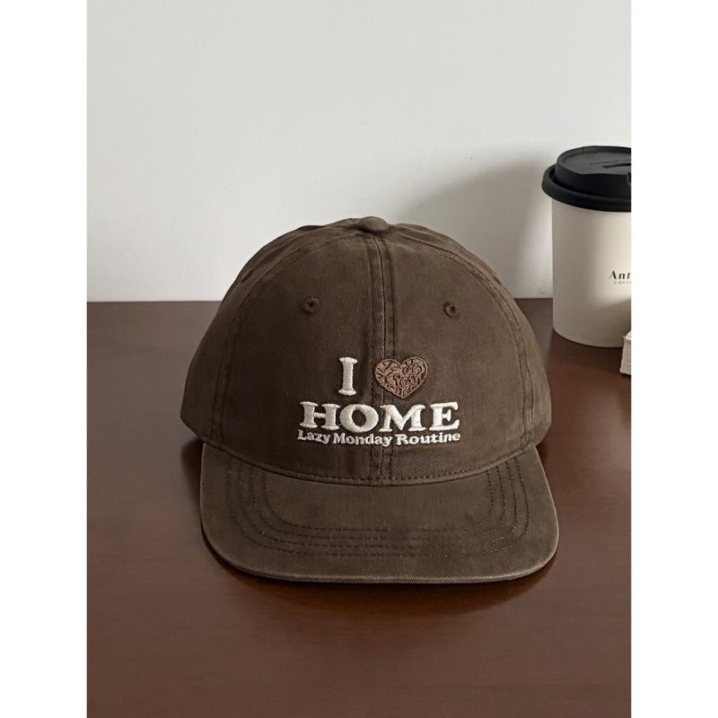 Unique flat-brim vintage letter-embroidered baseball cap for women, new spring street fashion hip-hop cap that makes the face look smaller