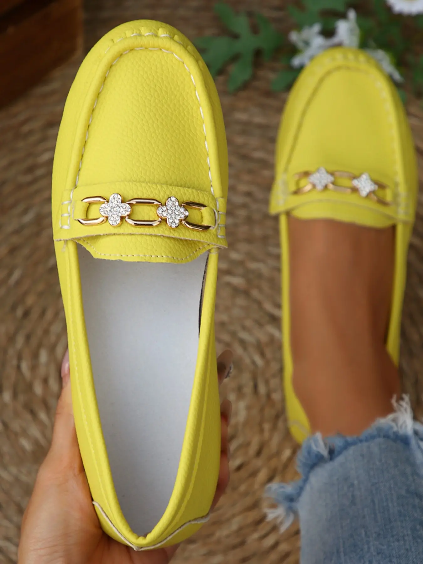 2026 New Women's Loafers, Crystal Clover Metal Buckle, PU Leather, Comfortable Breathable Soft Sole, Slip-On Casual Shoes, All Seasons, Soft Soled Shoes