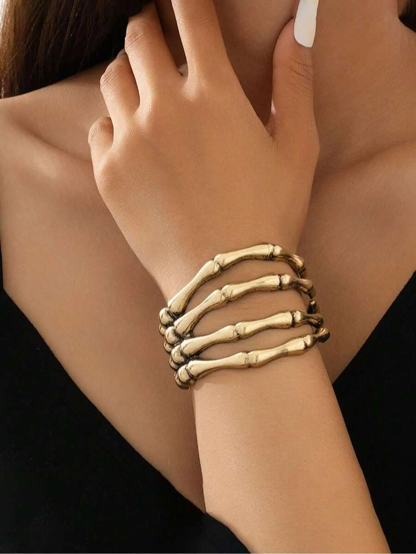 An Exaggerated Hollowed Out Ghost Hand Bracelet, Retro Skull Claw Bracelet, Women's Metal Bracelet, Halloween Party Gift