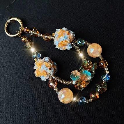 Dunhuang color mobile phone chain, luxurious hanging accessory, high-end mobile phone strap, durable and sturdy, wrist-hanging hand-held accessory