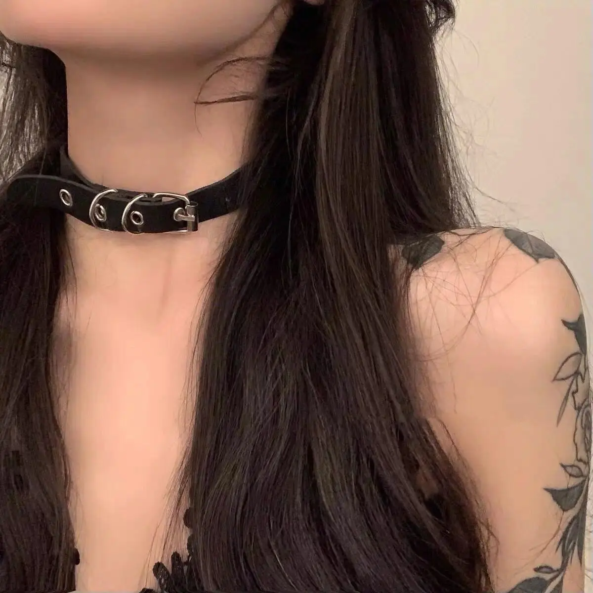 Hyunya's versatile flat buckle belt style choker collar, collarbone necklace, women's dark gift collar