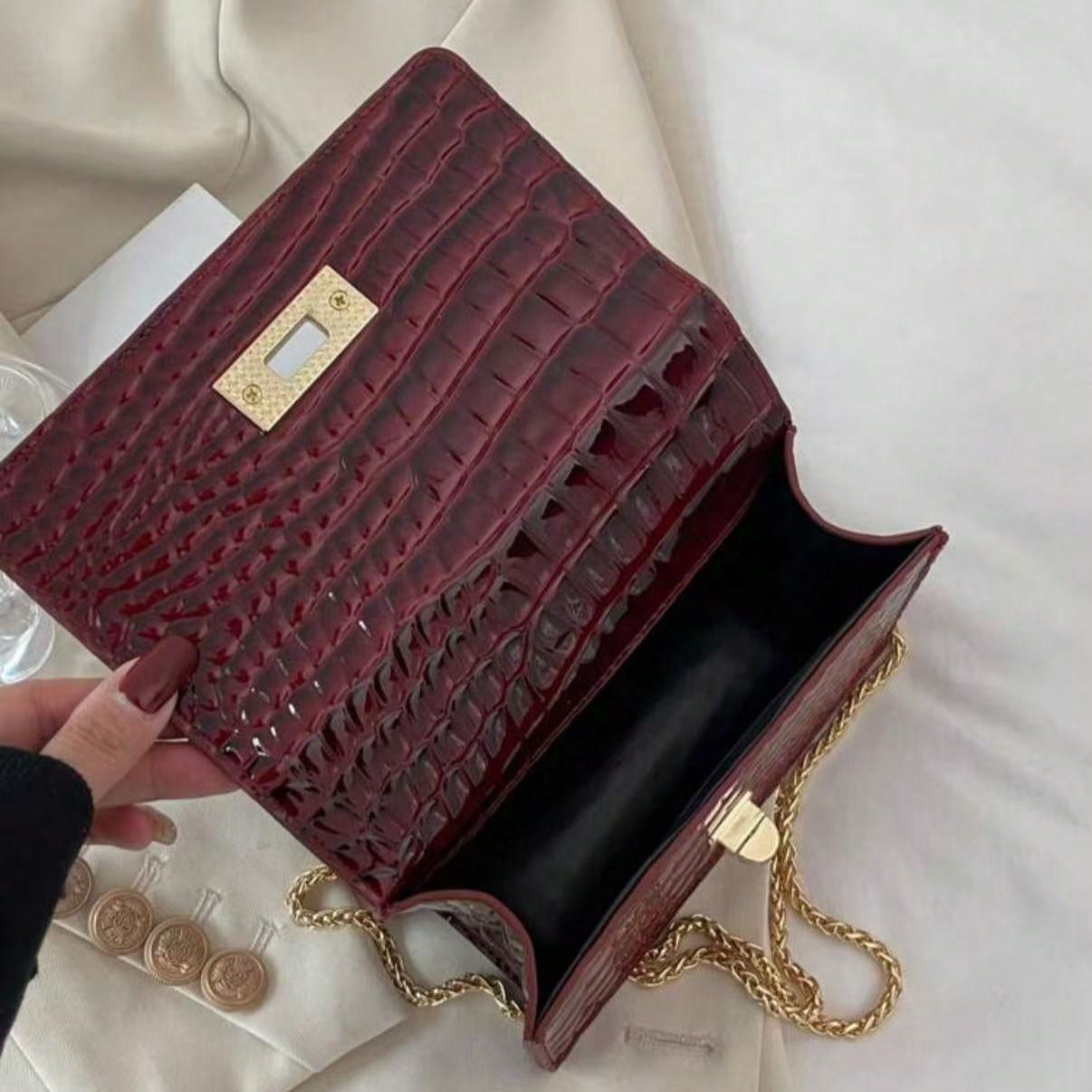 Faux Leather Crocodile-Embossed Shoulder Bag for Woman, Mini Chain Stylish Purse Work Bag Everyday Crossbody Bags Handbag with Adjustable Chain Strap Ideal for Daily Commuting, Shopping, and Travel