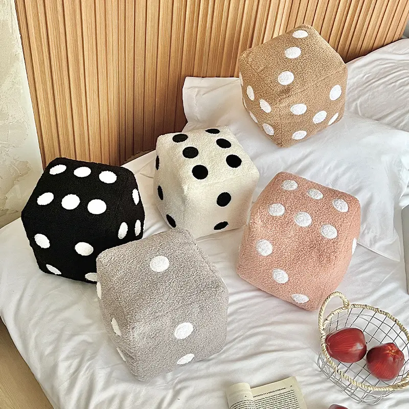 1 Pcs Whimsical Dice-Shaped Plush Pillow, Soft Stuffed Cubic Cushion, Funny Simulation Pendant Doll, Creative Home Goods for Game Room Decor, Sports & Outdoor Protective Gear Accent, Apartment Accessories, Funky Home Decor, Pillow Cube