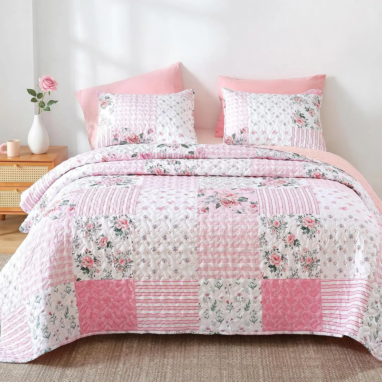 Floral Quilt Set Queen Size – Ultra Soft Lightweight Bedspread, 3 Piece Pink Bedding Set (90"x90") with Pillowcases (20"x26"), All Season Coverlet for Bedroom & Guest Room