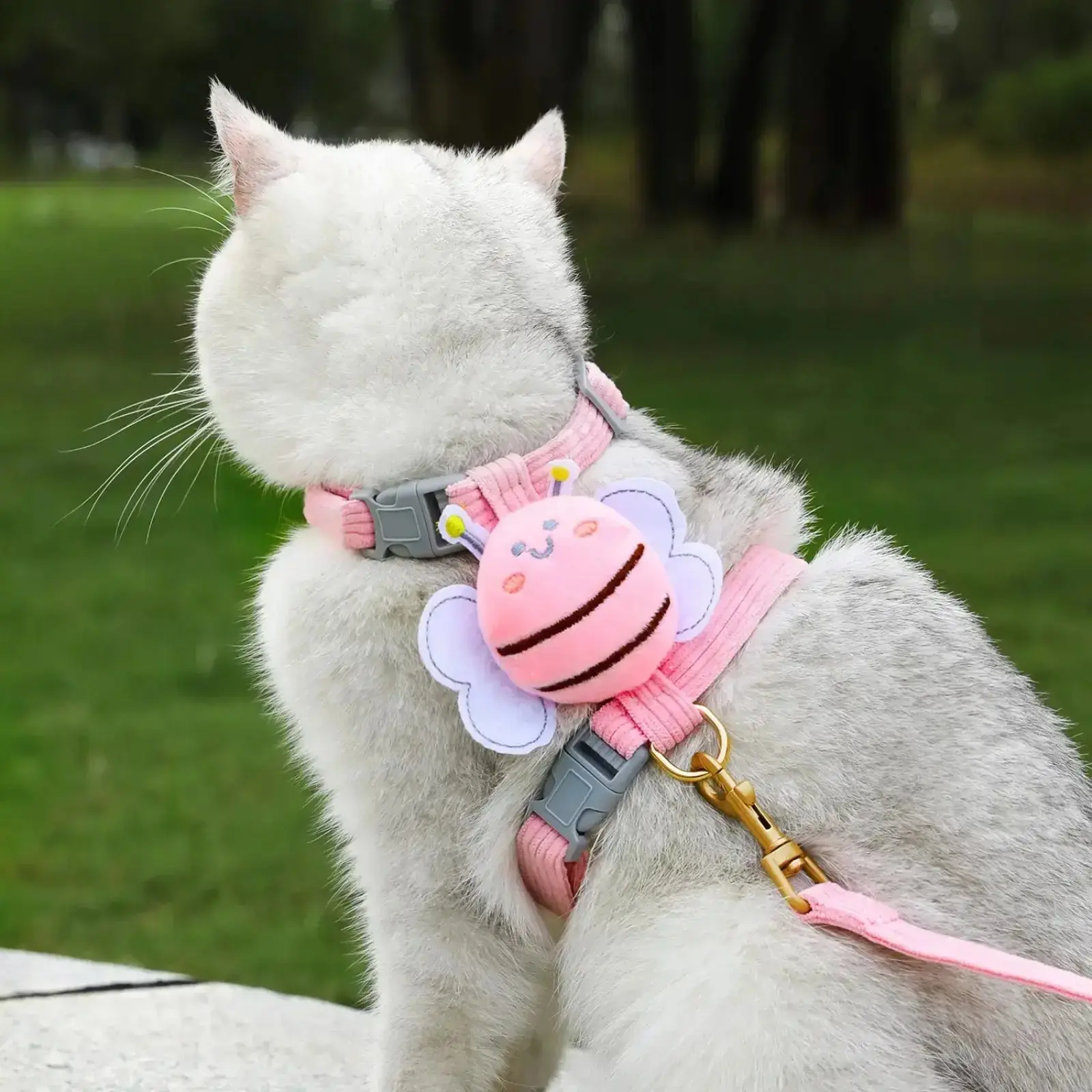 Cute Bee Pattern Cat Harness and Leash Set, Escape Proof Soft Vest Harness for Cats, Lightweight Adjustable No Pull Walking Gear with Secure Lock for Indoor & Outdoor Walks, Travel and Daily Adventures campingessentials