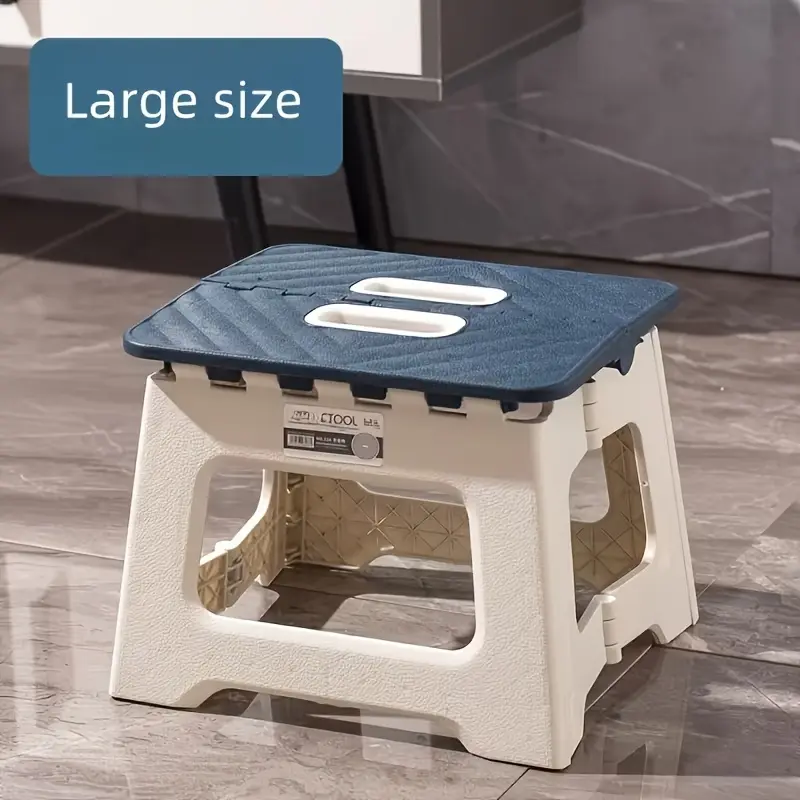 Foldable, lightweight and sturdy portable stool with a handle and anti-slip features, suitable for kitchen, bedroom, outdoor camping, fishing, hiking, barbecues and bathrooms. It boasts a compact design for easy portability and multi-purpose use, ideal fo