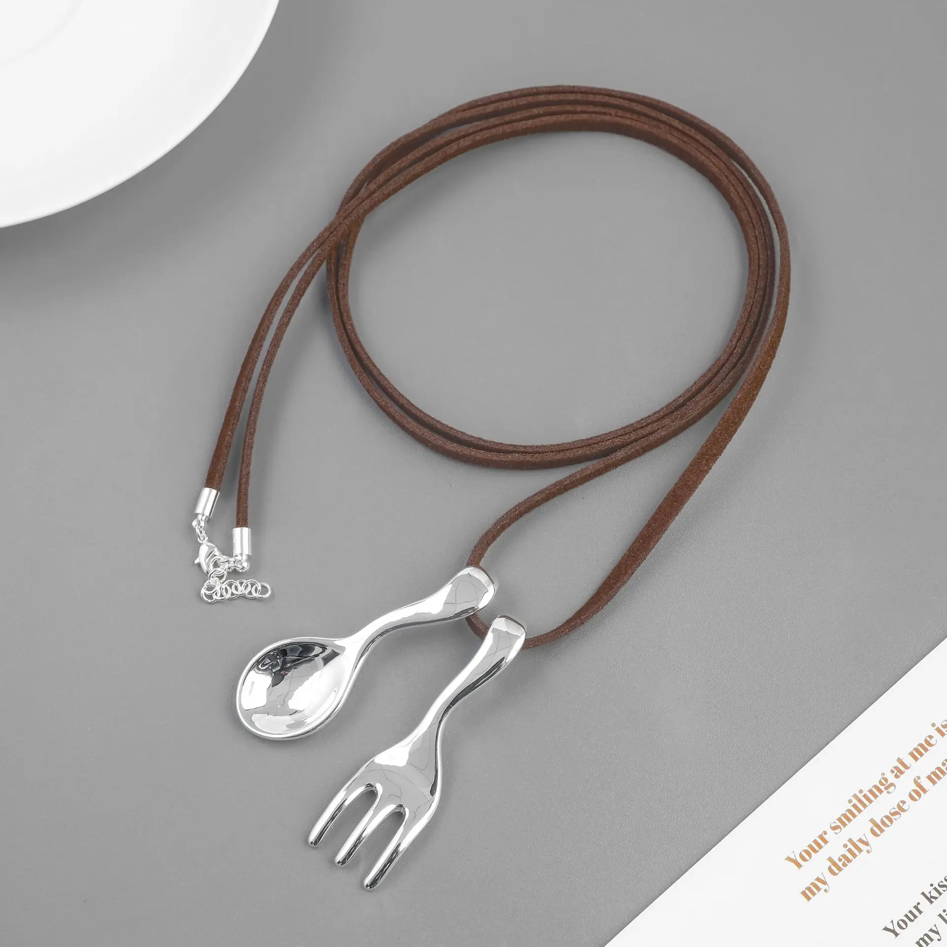 New Autumn/Winter Fortune Series Necklace: Popular Light Luxury Niche Design with a Unique and Sophisticated Feel, Fork and Spoon Long Chain Necklace
