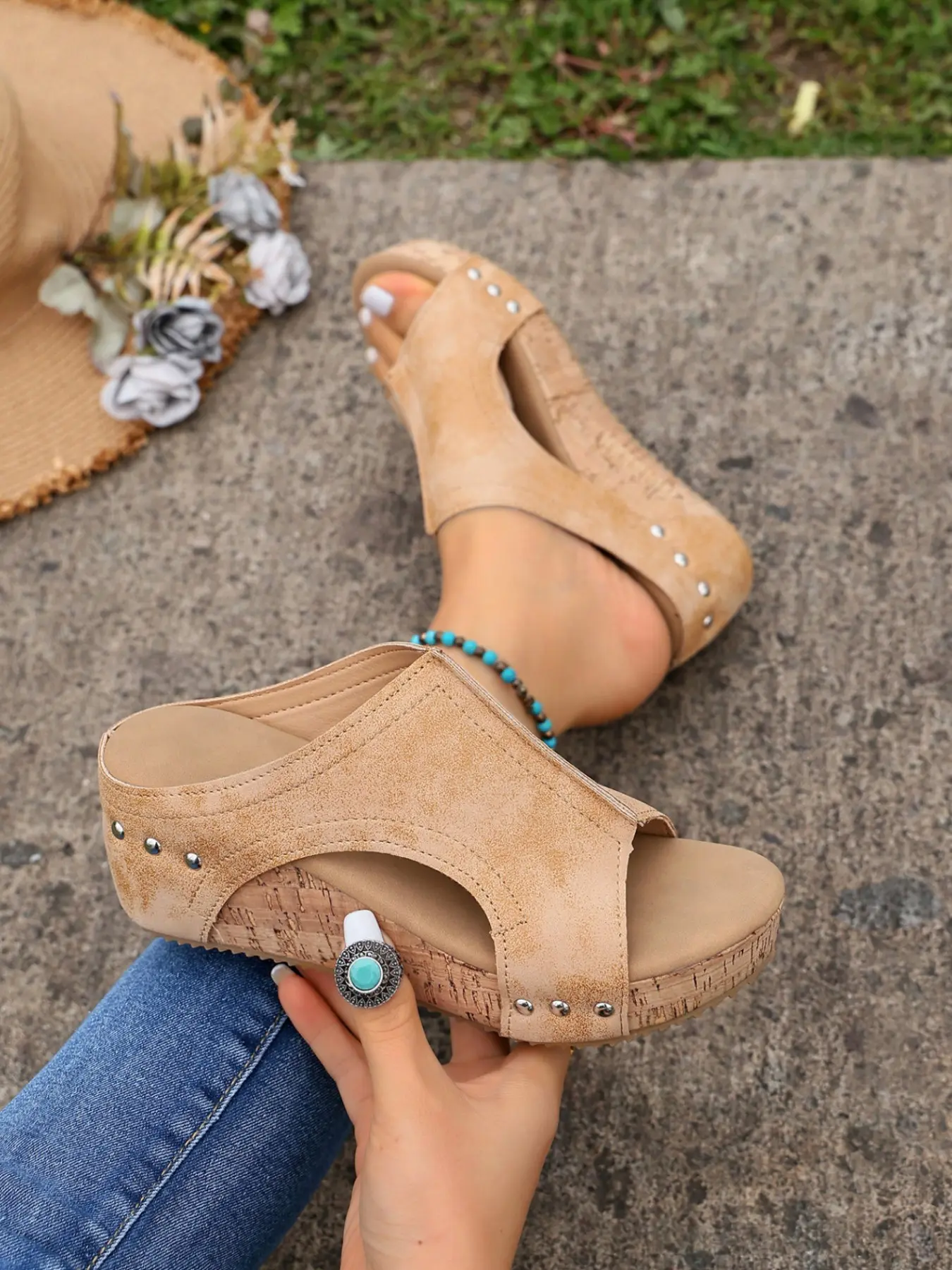 Women's Rivet Decorated Wood Grain Wedge Slippers, Slide Heel Wedge, PU Leather, Hollow Out, Open Toe, Height Boost, Outdoor Commute, Sexy Style