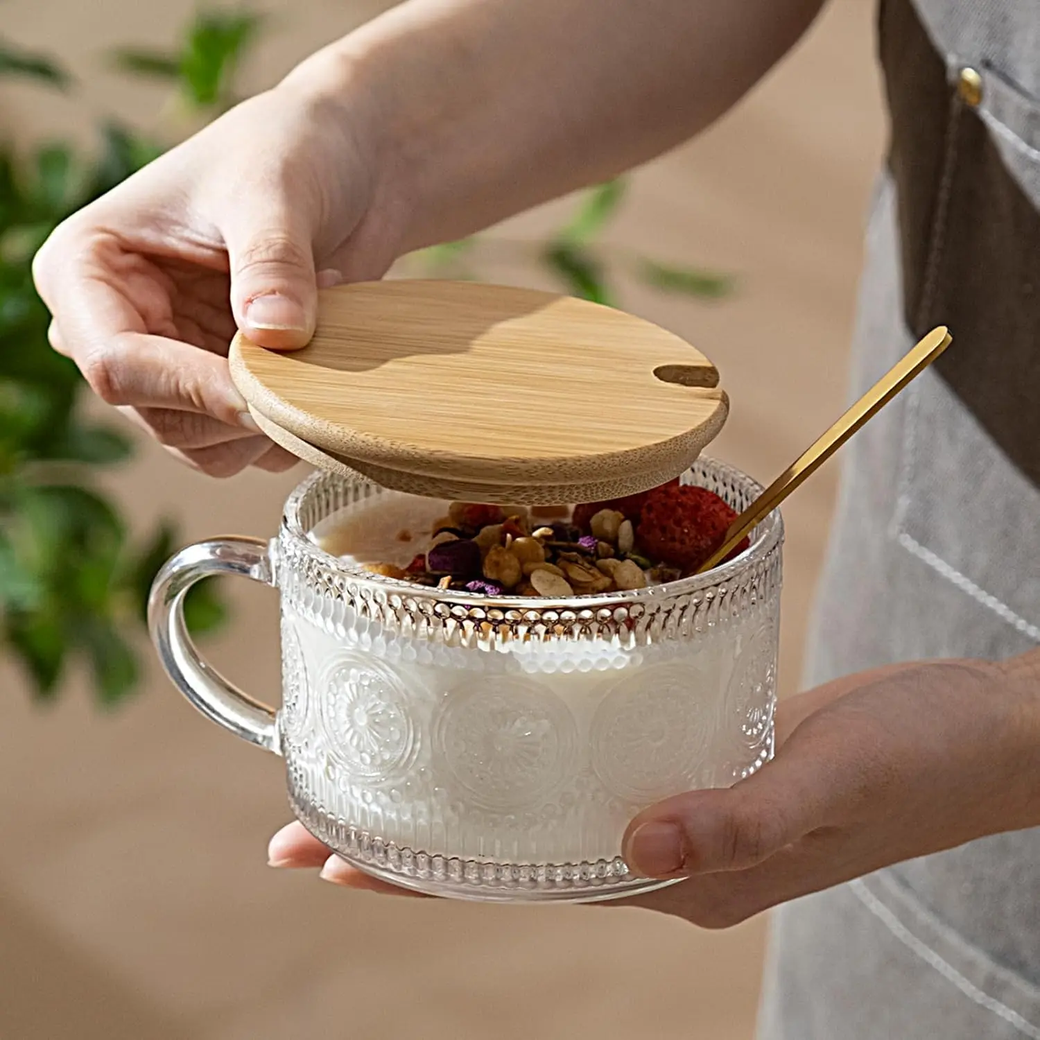 8 Pack 14oz Vintage Glass Coffee Mugs with Bamboo Lids and Spoons, Green Embossed Drinking Glasses for Iced Coffee, Tea, Latte