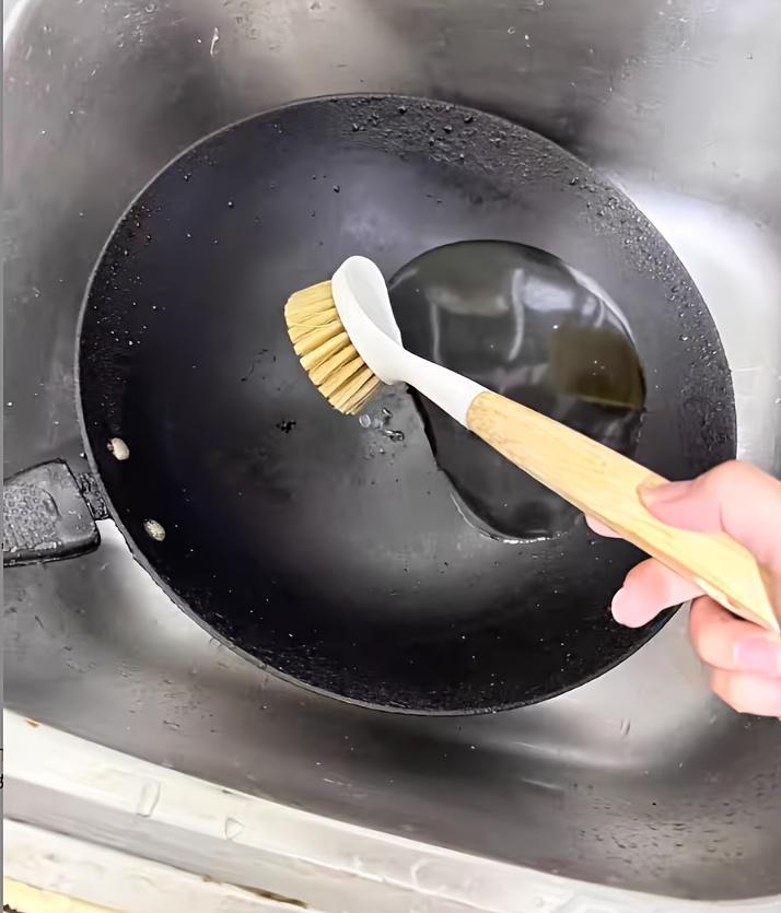 1pc, Multifunctional Long-Handled Kitchen Cleaning Brush - Durable Bristles, Suitable for Pots, Dishes, And Pans - Ideal for Use in Bathrooms, Bedrooms, Living Rooms, And Outdoors, Powerful Kitchen Cleaning Brush