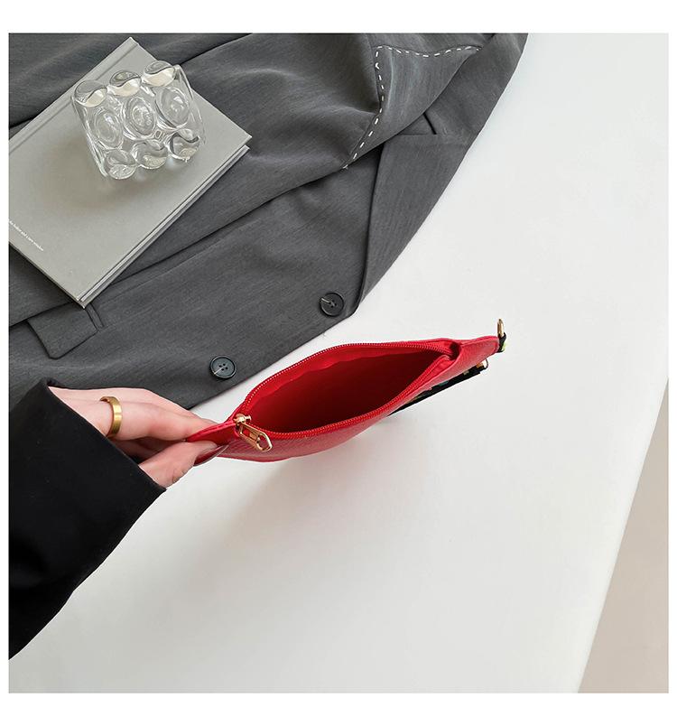 Elegant Heart Shape Crossbody Bag for Women Stylish Shoulder Handbag with High Quality Texture Sweet Design Daily Use Purse