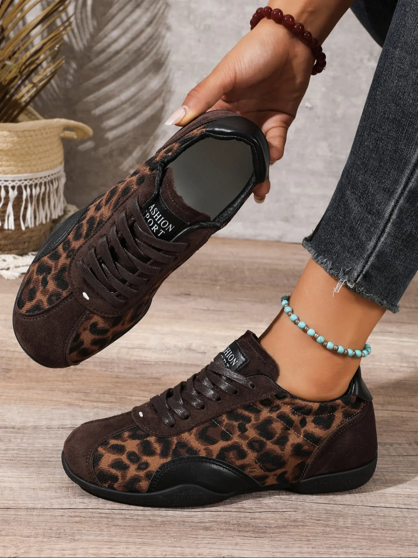 Vintage Leopard Print Casual Women's Sneakers, Lace-Up Low Top Fashion Board Shoes, Soft Sole Lightweight Comfortable, Daily Shopping Commute Wear, Chic Lady Footwear, Fashionable Casual Sneakers
