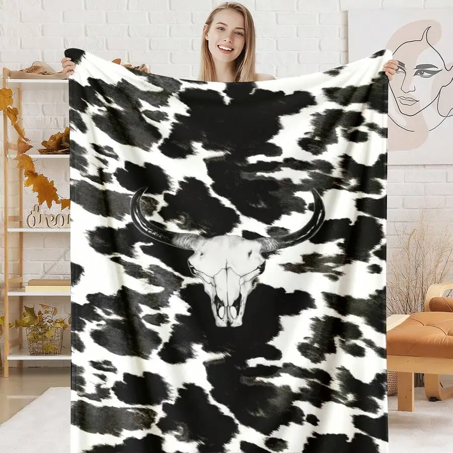 1pc Black and White Cow Print Bull Skull Flannel Throw Blanket - Western Cowhide Pattern, Wrinkle Resistant, Traditional Indoor Decor for Living Room, Double Bed, Cozy for Lounging Napping