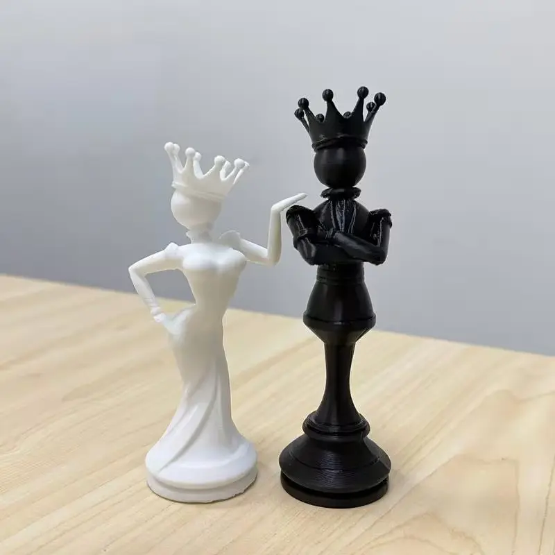 King & Queen Chess Couple Figurines Set, Romantic Table Ornament for Home Shelf Decor, Sweet Gift for Engagement Wedding Anniversary