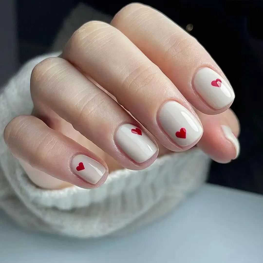 Short Square Heart Nail Art Stickers, Cute and Simple Wearable Nails, 24 Pieces, Perfect for Daily Use, Easy Application
