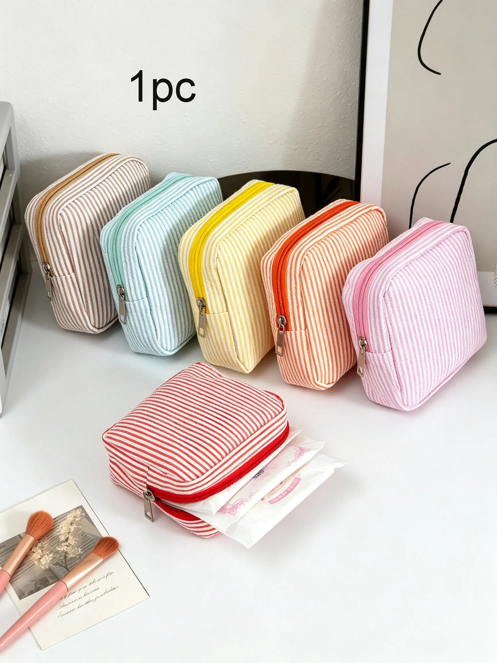 Portable Sanitary Pad Storage Bag, Large Capacity, Simple Style, Ideal for Pads, Tampons, Travel Essentials, Striped Makeup Case