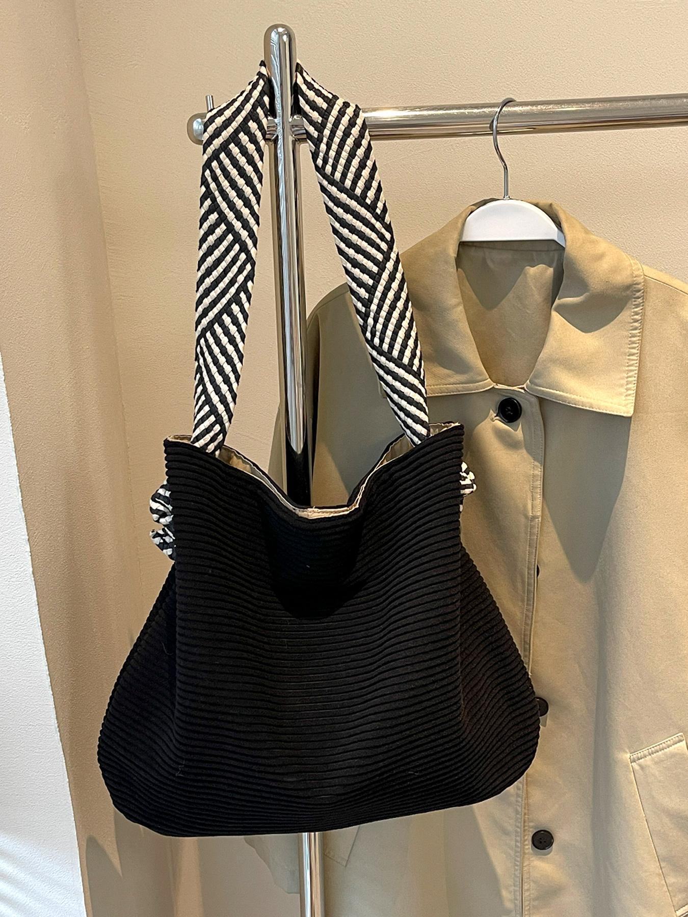 Tote shoulder underarm bag large capacity cloth bag crossbody commuter tote bag, with black and white striped wide shoulder strap, Casual lightweight bag, Crossbody shoulder bags, suitable for daily commuting office workers student party